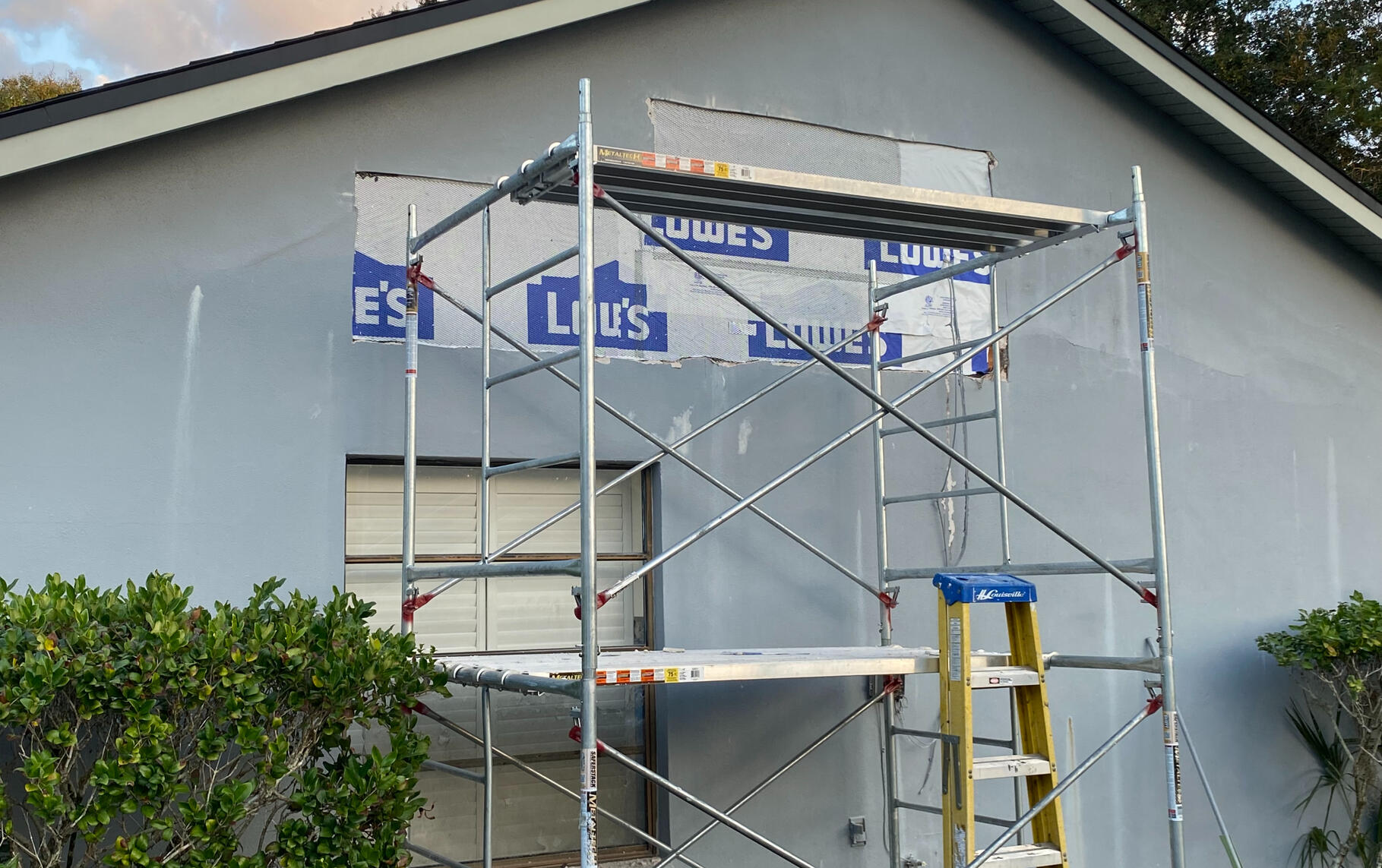 Large cracks in stucco show signs of extensive water intrusion.